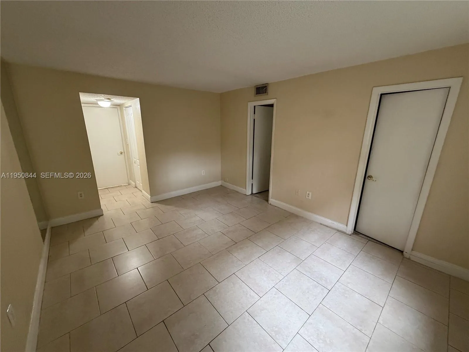 4235 N University Dr 107, Sunrise, Florida 33351, Sunrise, Florida 33351, 2 Bedrooms Bedrooms, ,2 BathroomsBathrooms,Residential Lease,For Rent,4235 N University Dr 107, Sunrise, Florida 33351,A11950844