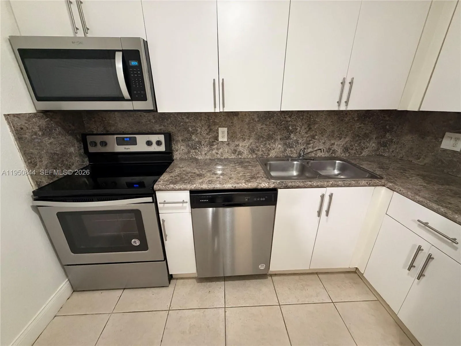 4235 N University Dr 107, Sunrise, Florida 33351, Sunrise, Florida 33351, 2 Bedrooms Bedrooms, ,2 BathroomsBathrooms,Residential Lease,For Rent,4235 N University Dr 107, Sunrise, Florida 33351,A11950844