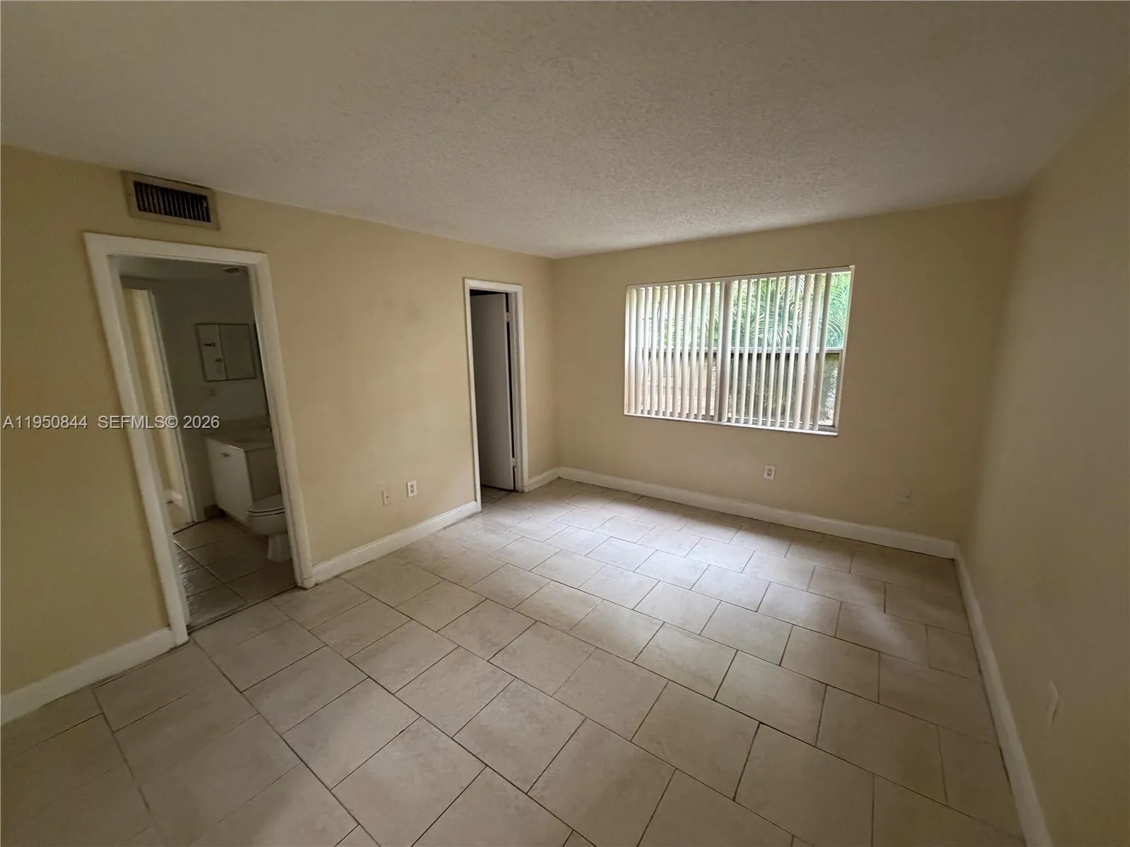 4235 N University Dr 107, Sunrise, Florida 33351, Sunrise, Florida 33351, 2 Bedrooms Bedrooms, ,2 BathroomsBathrooms,Residential Lease,For Rent,4235 N University Dr 107, Sunrise, Florida 33351,A11950844