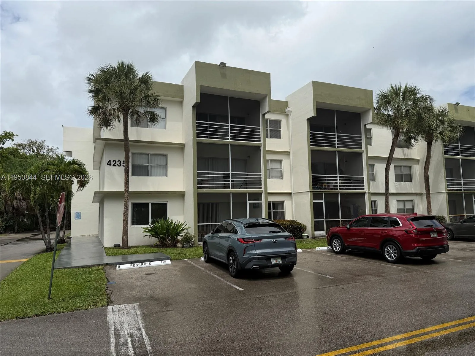 4235 N University Dr 107, Sunrise, Florida 33351, Sunrise, Florida 33351, 2 Bedrooms Bedrooms, ,2 BathroomsBathrooms,Residential Lease,For Rent,4235 N University Dr 107, Sunrise, Florida 33351,A11950844