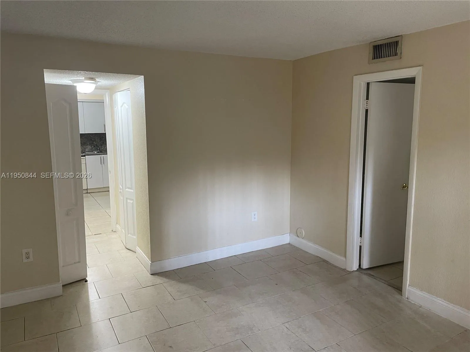 4235 N University Dr 107, Sunrise, Florida 33351, Sunrise, Florida 33351, 2 Bedrooms Bedrooms, ,2 BathroomsBathrooms,Residential Lease,For Rent,4235 N University Dr 107, Sunrise, Florida 33351,A11950844