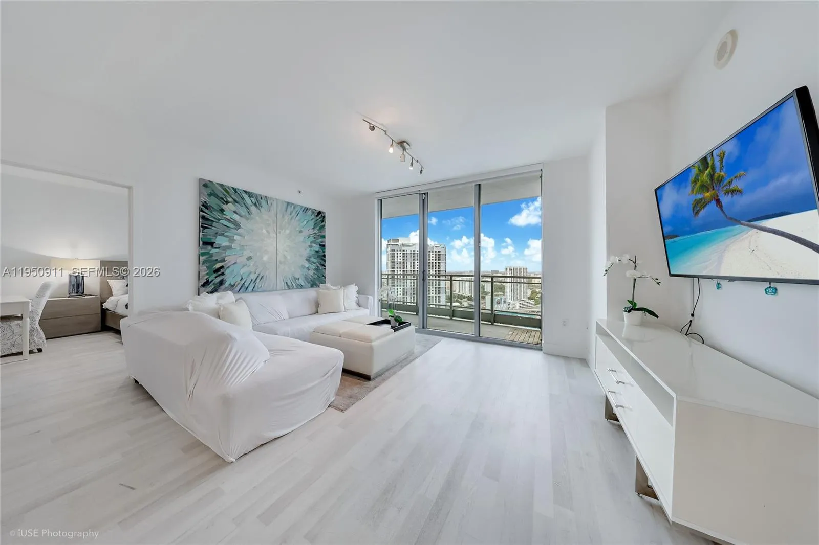 90 Sw 3rd St 3109, Miami, Florida 33130, Miami, Florida 33130, 2 Bedrooms Bedrooms, ,2 BathroomsBathrooms,Residential,For Sale,90 Sw 3rd St 3109, Miami, Florida 33130,A11950911