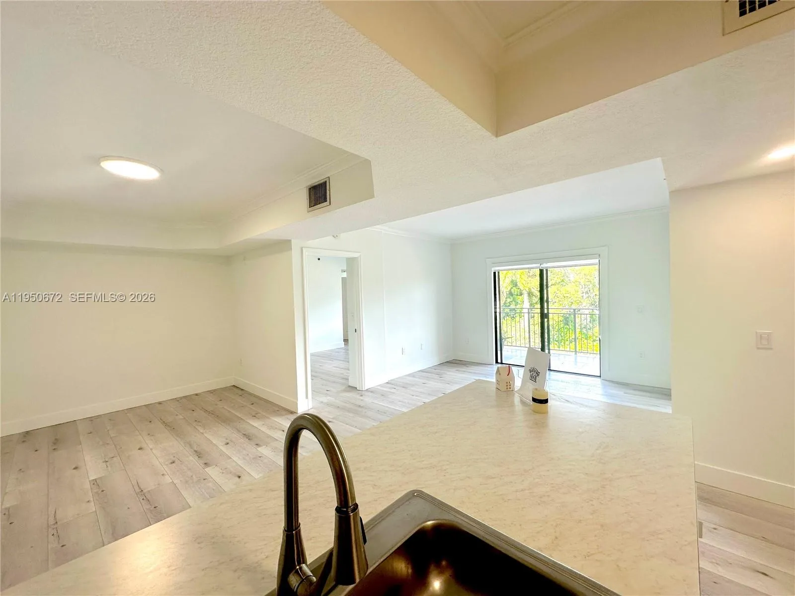 9340 Fontainebleau Blvd 406, Miami, Florida 33172, Miami, Florida 33172, 3 Bedrooms Bedrooms, ,2 BathroomsBathrooms,Residential Lease,For Rent,9340 Fontainebleau Blvd 406, Miami, Florida 33172,A11950672