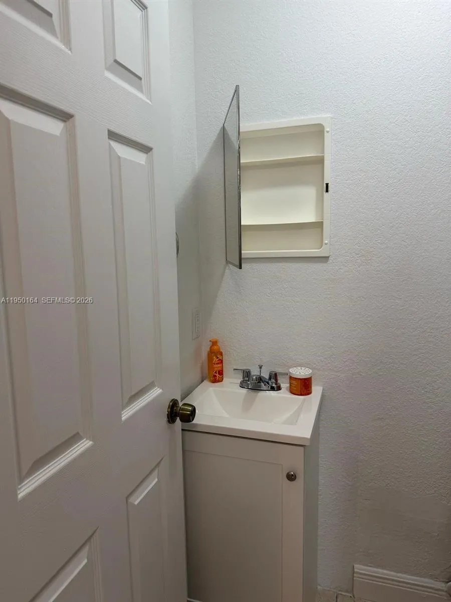 2099 Nw 26th Ave, Fort Lauderdale, Florida 33311, Fort Lauderdale, Florida 33311, ,Commercial Sale,For Sale,2099 Nw 26th Ave, Fort Lauderdale, Florida 33311,A11950164