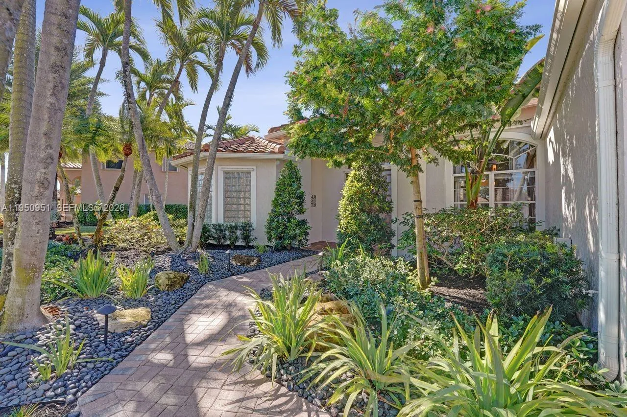 2533 Eagle Run Cir, Weston, Florida 33327, Weston, Florida 33327, 5 Bedrooms Bedrooms, ,3 BathroomsBathrooms,Residential,For Sale,2533 Eagle Run Cir, Weston, Florida 33327,A11950951