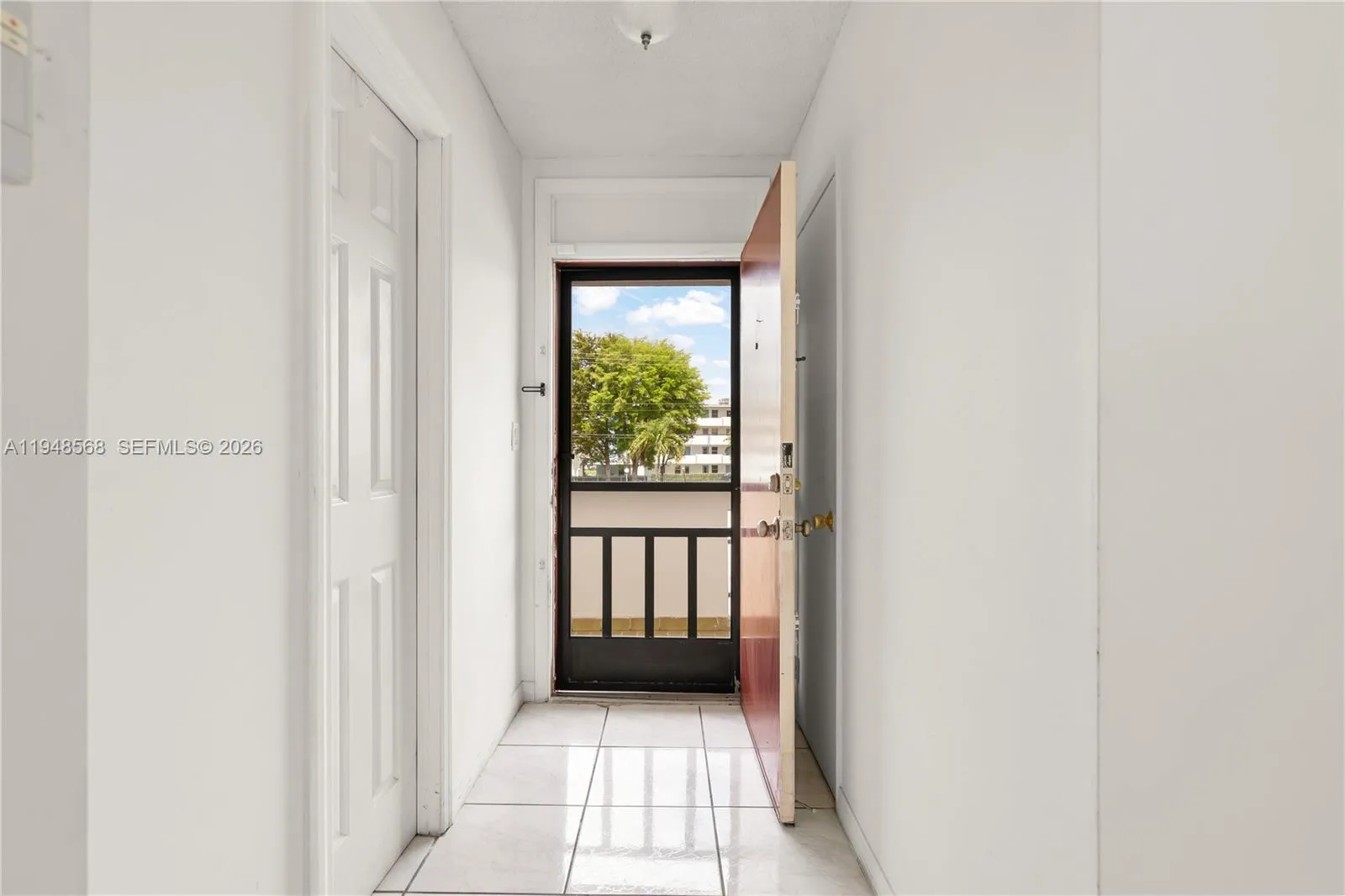 1700 Ne 191st St 202, Miami, Florida 33179, Miami, Florida 33179, 1 Bedroom Bedrooms, ,1 BathroomBathrooms,Residential,For Sale,1700 Ne 191st St 202, Miami, Florida 33179,A11948568