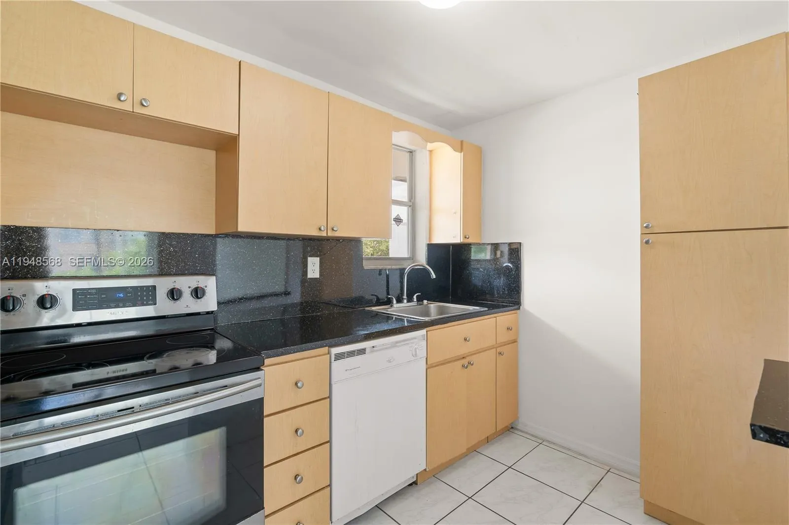 1700 Ne 191st St 202, Miami, Florida 33179, Miami, Florida 33179, 1 Bedroom Bedrooms, ,1 BathroomBathrooms,Residential,For Sale,1700 Ne 191st St 202, Miami, Florida 33179,A11948568