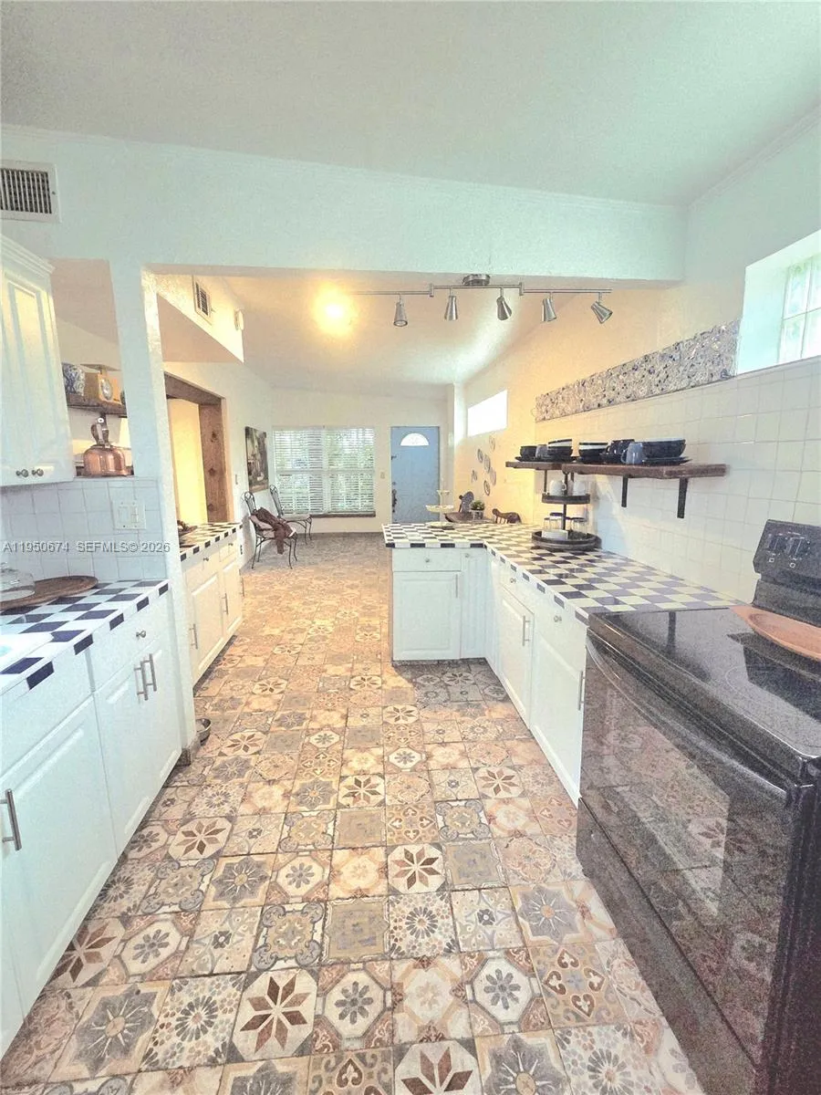 1990 Ne 183rd St, North Miami Beach, Florida 33179, North Miami Beach, Florida 33179, 3 Bedrooms Bedrooms, ,2 BathroomsBathrooms,Residential Lease,For Rent,1990 Ne 183rd St, North Miami Beach, Florida 33179,A11950674