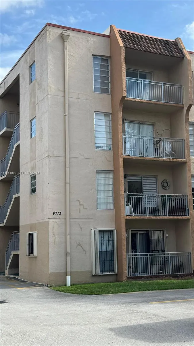 4713 Nw 7th St 205-1, Miami, Florida 33126, Miami, Florida 33126, 1 Bedroom Bedrooms, ,1 BathroomBathrooms,Residential,For Sale,4713 Nw 7th St 205-1, Miami, Florida 33126,A11951098