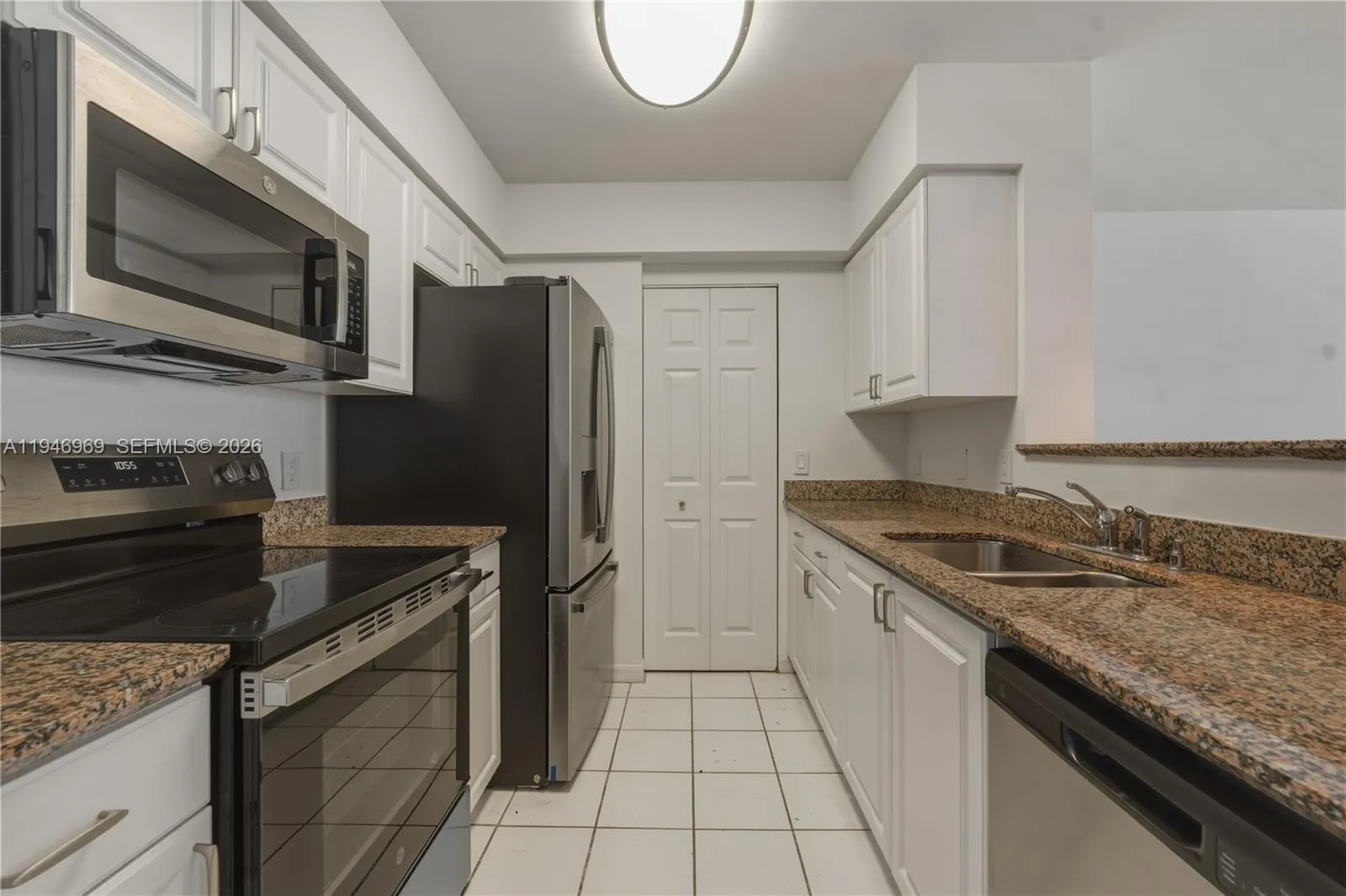 1155 Brickell Bay Dr 1107, Miami, Florida 33131, Miami, Florida 33131, 1 Bedroom Bedrooms, ,1 BathroomBathrooms,Residential Lease,For Rent,1155 Brickell Bay Dr 1107, Miami, Florida 33131,A11946969