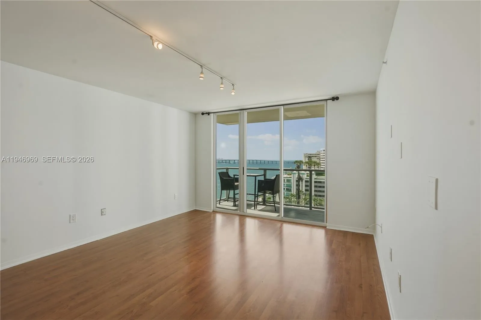 1155 Brickell Bay Dr 1107, Miami, Florida 33131, Miami, Florida 33131, 1 Bedroom Bedrooms, ,1 BathroomBathrooms,Residential Lease,For Rent,1155 Brickell Bay Dr 1107, Miami, Florida 33131,A11946969