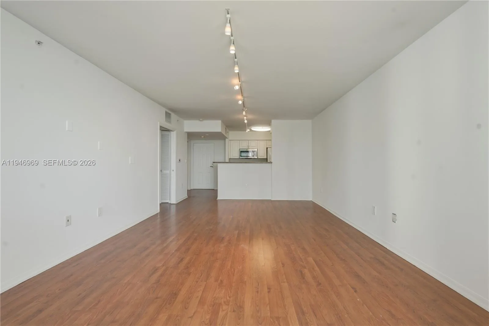 1155 Brickell Bay Dr 1107, Miami, Florida 33131, Miami, Florida 33131, 1 Bedroom Bedrooms, ,1 BathroomBathrooms,Residential Lease,For Rent,1155 Brickell Bay Dr 1107, Miami, Florida 33131,A11946969