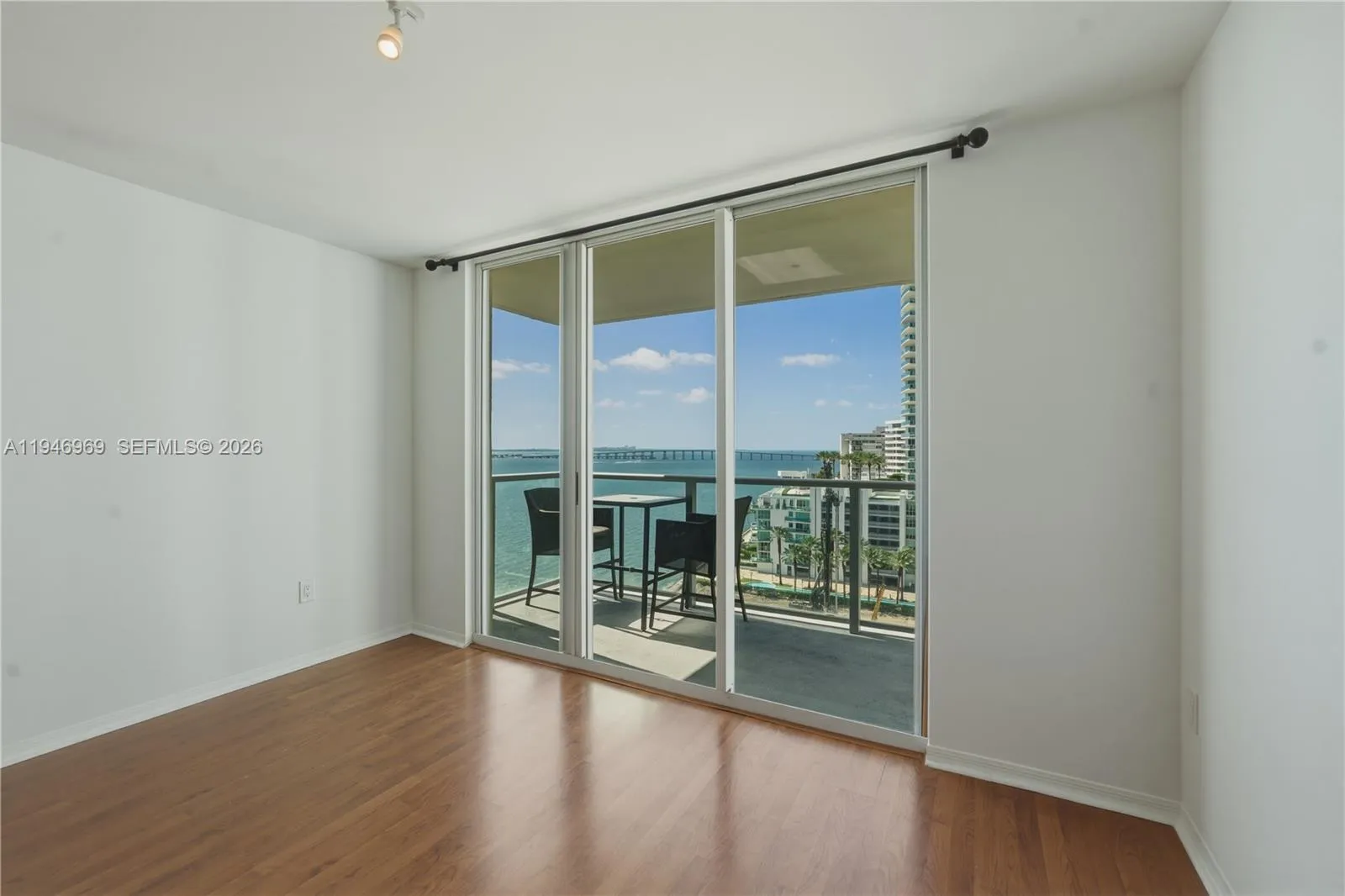 1155 Brickell Bay Dr 1107, Miami, Florida 33131, Miami, Florida 33131, 1 Bedroom Bedrooms, ,1 BathroomBathrooms,Residential Lease,For Rent,1155 Brickell Bay Dr 1107, Miami, Florida 33131,A11946969