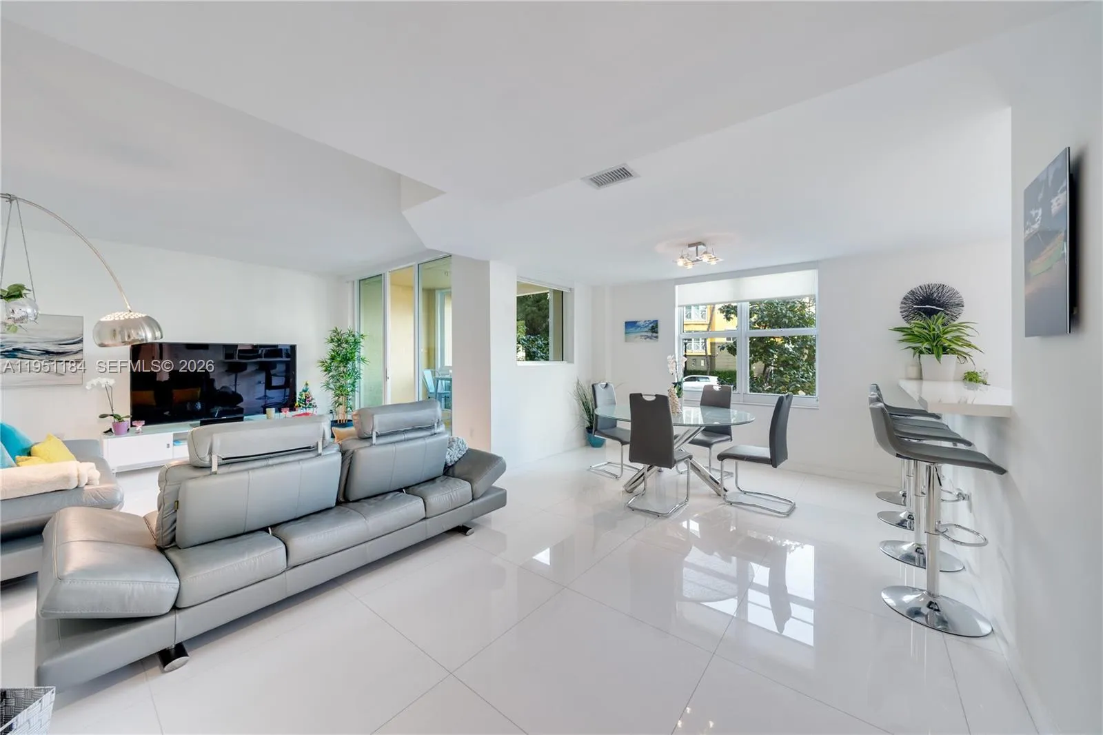 90 Alton Rd Th-1, Miami Beach, Florida 33139, Miami Beach, Florida 33139, 2 Bedrooms Bedrooms, ,2 BathroomsBathrooms,Residential,For Sale,90 Alton Rd Th-1, Miami Beach, Florida 33139,A11951184