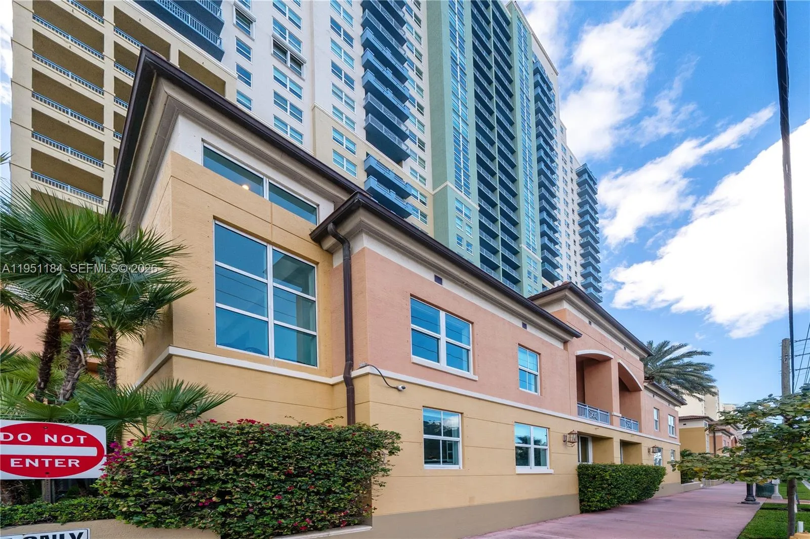 90 Alton Rd Th-1, Miami Beach, Florida 33139, Miami Beach, Florida 33139, 2 Bedrooms Bedrooms, ,2 BathroomsBathrooms,Residential,For Sale,90 Alton Rd Th-1, Miami Beach, Florida 33139,A11951184