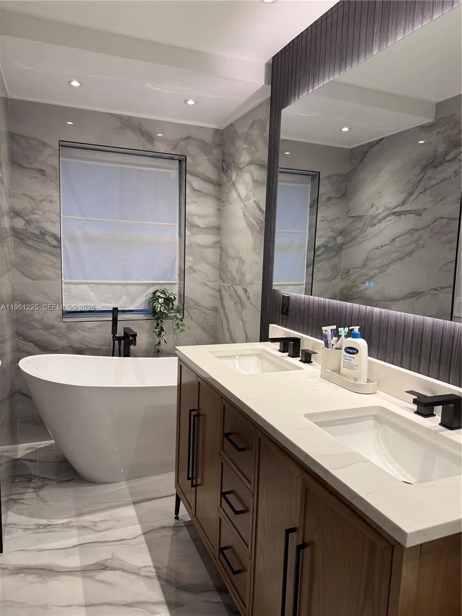 1085 River Birch St, Hollywood, Florida 33019, Hollywood, Florida 33019, 2 Bedrooms Bedrooms, ,2 BathroomsBathrooms,Residential,For Sale,1085 River Birch St, Hollywood, Florida 33019,A11951225