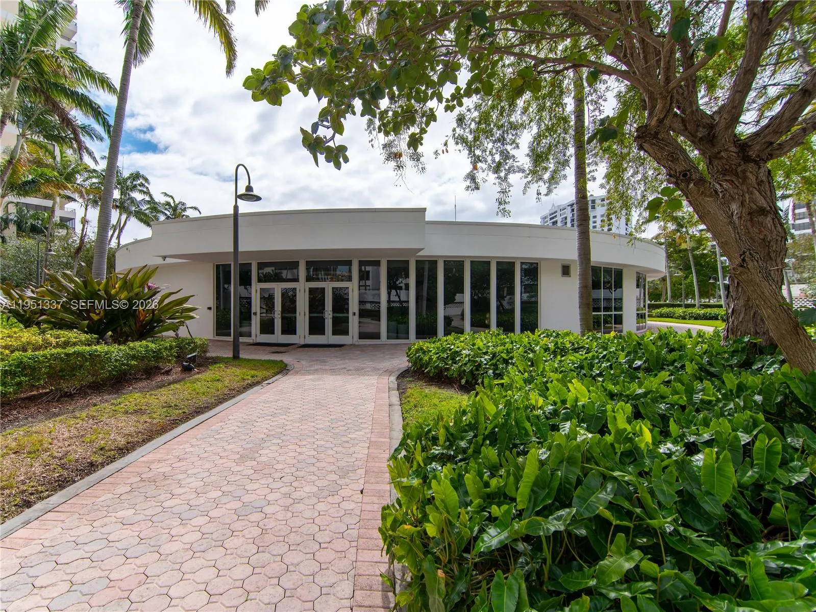 2500 Parkview Dr 2517, Hallandale Beach, Florida 3, Hallandale Beach, Florida 33009, 2 Bedrooms Bedrooms, ,2 BathroomsBathrooms,Residential,For Sale,2500 Parkview Dr 2517, Hallandale Beach, Florida 3,A11951337