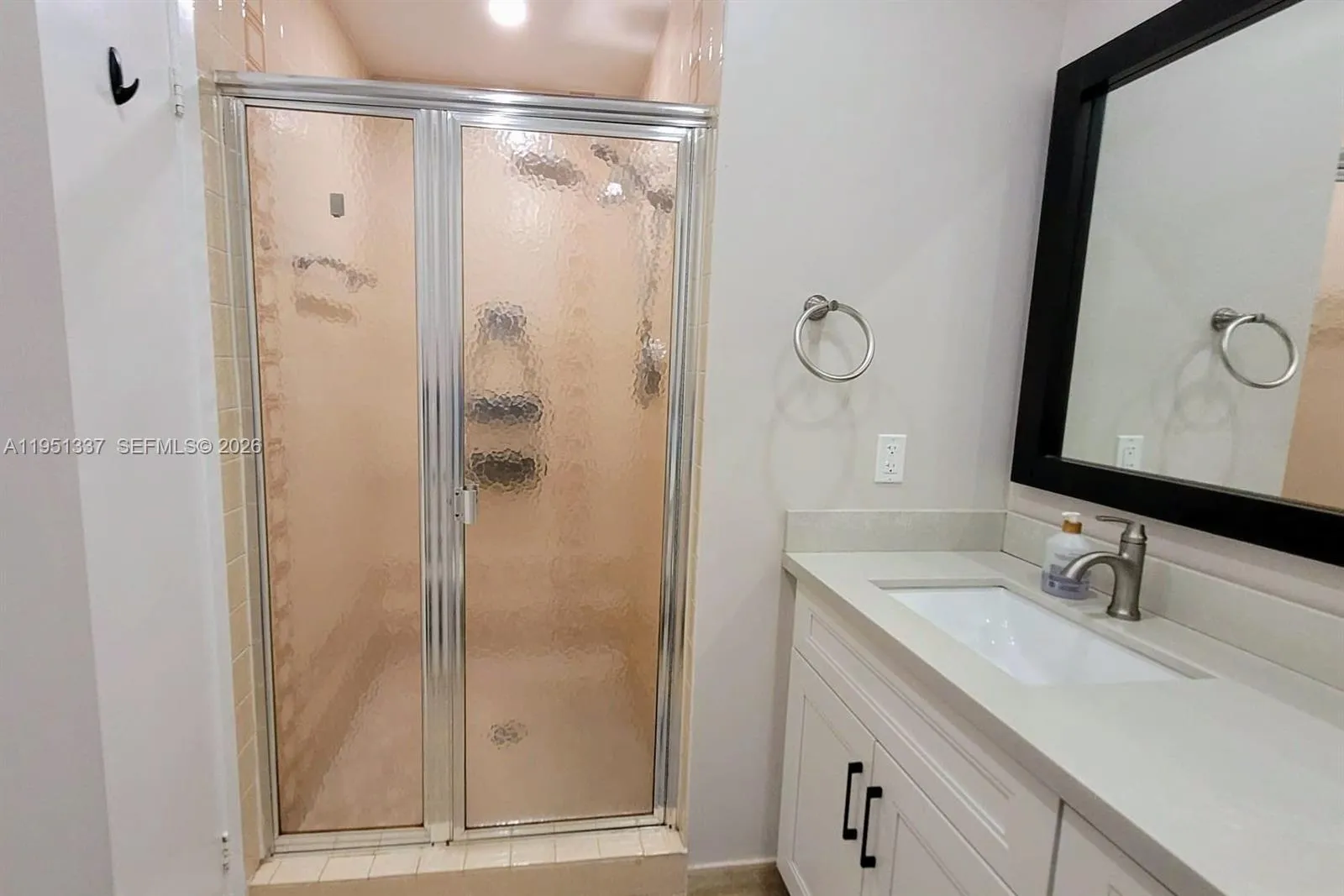 2500 Parkview Dr 2517, Hallandale Beach, Florida 3, Hallandale Beach, Florida 33009, 2 Bedrooms Bedrooms, ,2 BathroomsBathrooms,Residential,For Sale,2500 Parkview Dr 2517, Hallandale Beach, Florida 3,A11951337