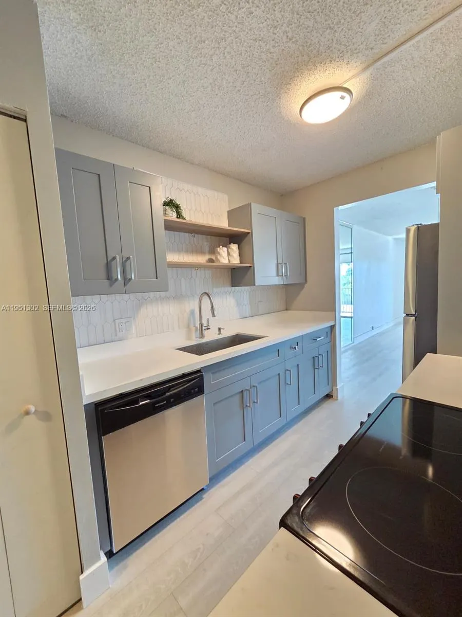 Pembroke Pines, Florida 33027, 2 Bedrooms Bedrooms, ,2 BathroomsBathrooms,Residential,For Sale,A11951302