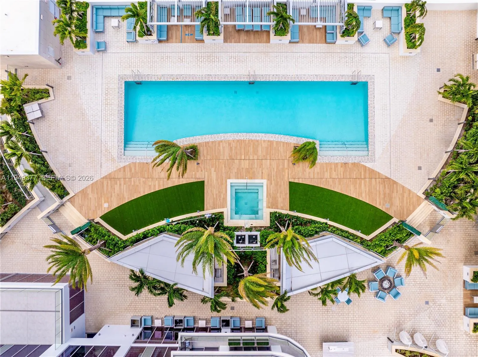 2nd Pool with Hot Tub