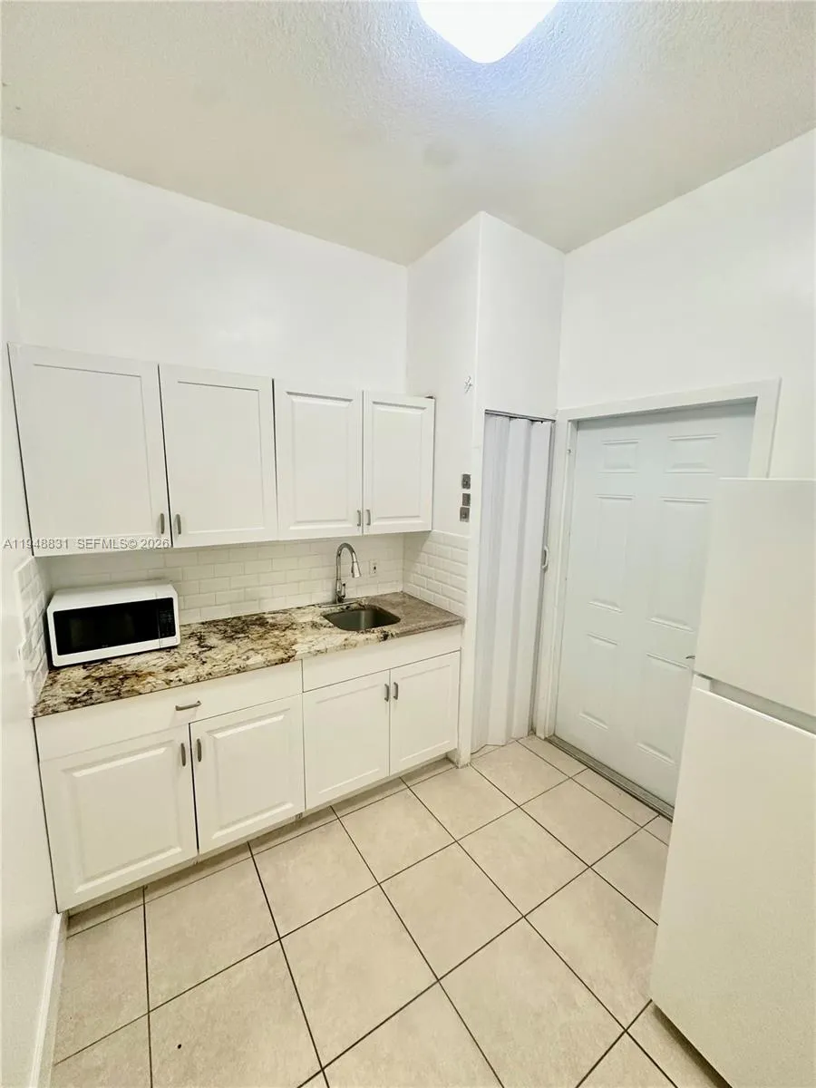 27583 Sw 133rd Ave 2, Homestead, Florida 33032, Homestead, Florida 33032, 2 Bedrooms Bedrooms, ,1 BathroomBathrooms,Residential Lease,For Rent,27583 Sw 133rd Ave 2, Homestead, Florida 33032,A11948831