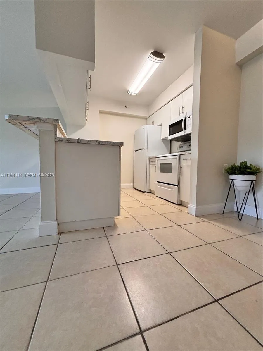 450 S Park Rd 5-104, Hollywood, Florida 33021, Hollywood, Florida 33021, 2 Bedrooms Bedrooms, ,1 BathroomBathrooms,Residential,For Sale,450 S Park Rd 5-104, Hollywood, Florida 33021,A11951414