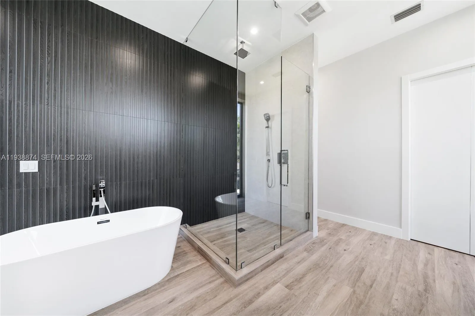 1117 Se 9th St, Fort Lauderdale, Florida 33316, Fort Lauderdale, Florida 33316, 6 Bedrooms Bedrooms, ,4 BathroomsBathrooms,Residential,For Sale,1117 Se 9th St, Fort Lauderdale, Florida 33316,A11938874