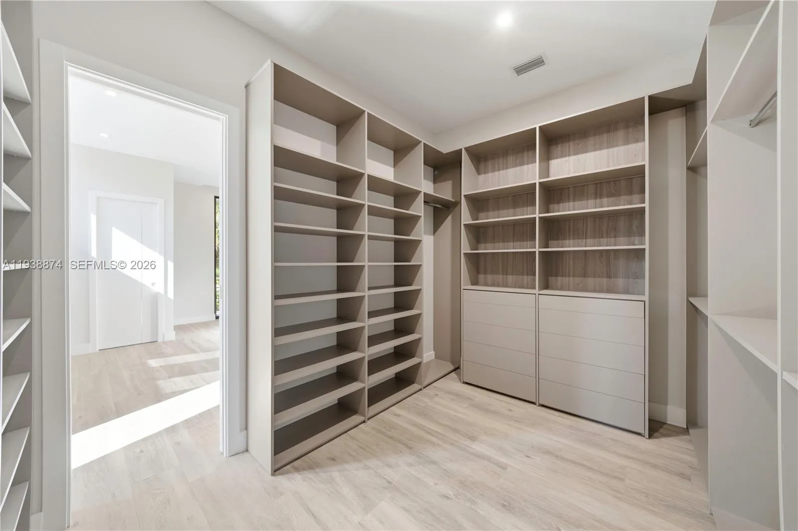 1117 Se 9th St, Fort Lauderdale, Florida 33316, Fort Lauderdale, Florida 33316, 6 Bedrooms Bedrooms, ,4 BathroomsBathrooms,Residential,For Sale,1117 Se 9th St, Fort Lauderdale, Florida 33316,A11938874