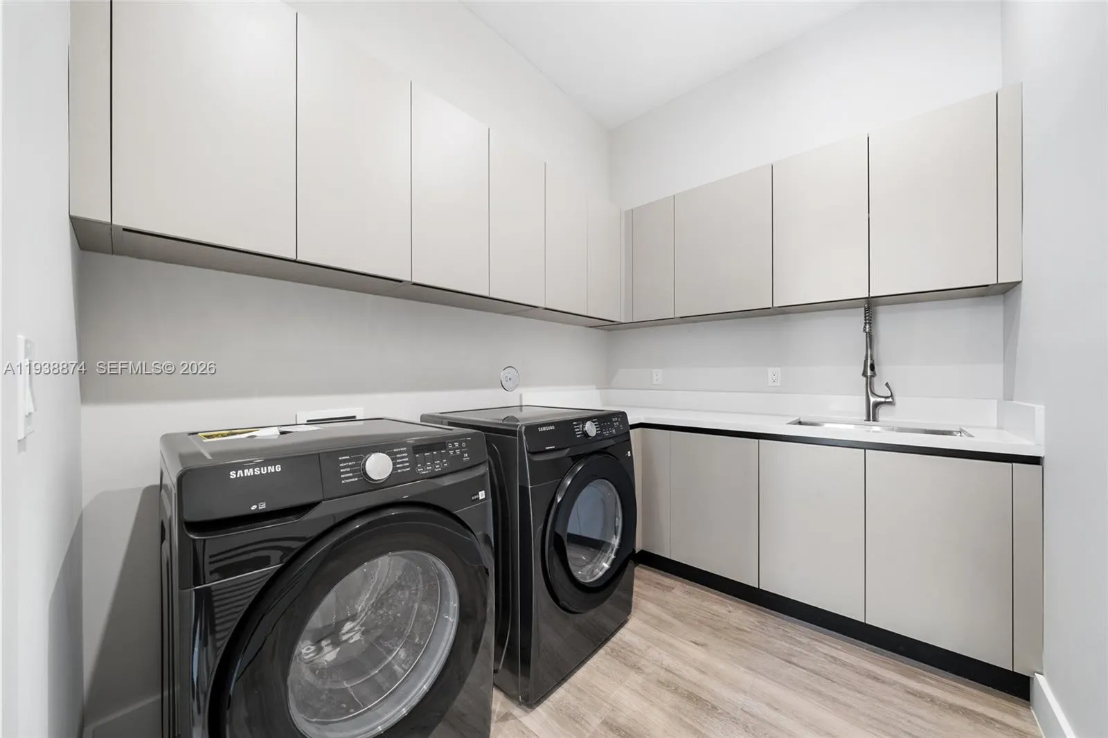 1117 Se 9th St, Fort Lauderdale, Florida 33316, Fort Lauderdale, Florida 33316, 6 Bedrooms Bedrooms, ,4 BathroomsBathrooms,Residential,For Sale,1117 Se 9th St, Fort Lauderdale, Florida 33316,A11938874