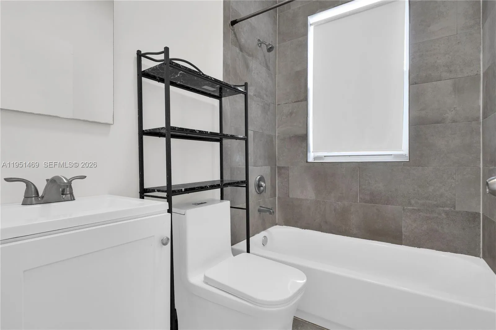 402 Nw 12th Ave 202, Miami, Florida 33128, Miami, Florida 33128, 1 Bedroom Bedrooms, ,1 BathroomBathrooms,Residential Lease,For Rent,402 Nw 12th Ave 202, Miami, Florida 33128,A11951469