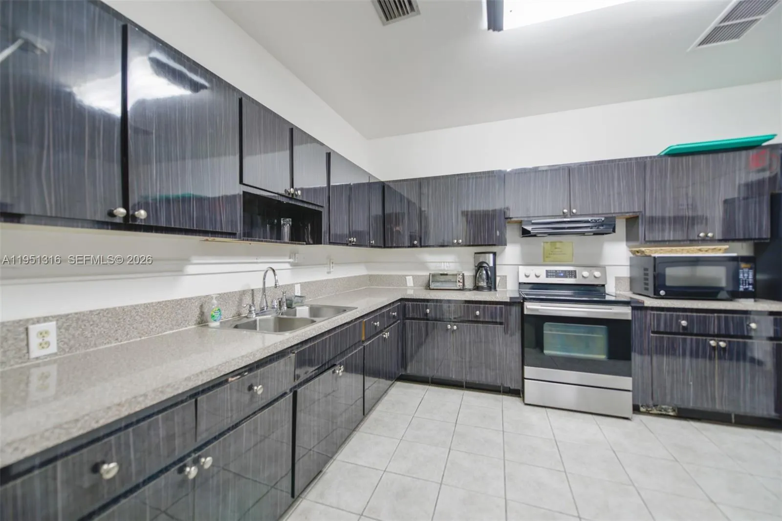 3071 Nw 47th Ter 321, Lauderdale Lakes, Florida 33, Lauderdale Lakes, Florida 33313, 2 Bedrooms Bedrooms, ,2 BathroomsBathrooms,Residential,For Sale,3071 Nw 47th Ter 321, Lauderdale Lakes, Florida 33,A11951316