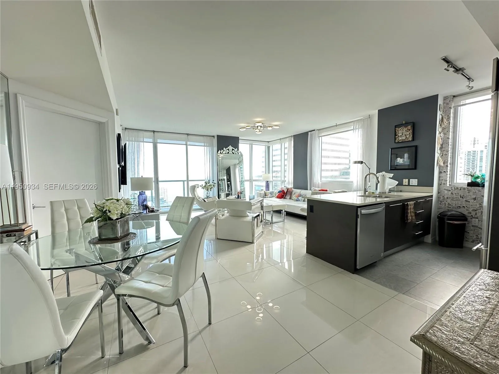 500 Brickell Ave 3302, Miami, Florida 33131, Miami, Florida 33131, 2 Bedrooms Bedrooms, ,2 BathroomsBathrooms,Residential Lease,For Rent,500 Brickell Ave 3302, Miami, Florida 33131,A11950934