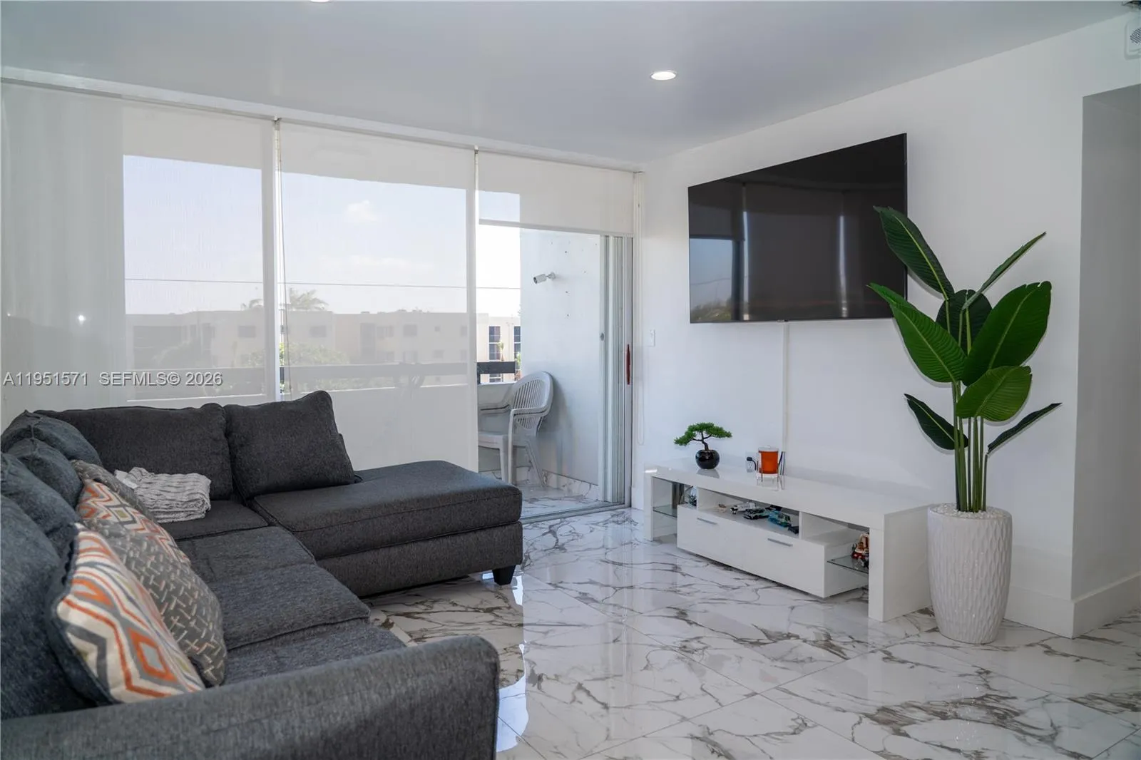 854 Nw 87th Ave 405, Miami, Florida 33172, Miami, Florida 33172, 2 Bedrooms Bedrooms, ,2 BathroomsBathrooms,Residential,For Sale,854 Nw 87th Ave 405, Miami, Florida 33172,A11951571