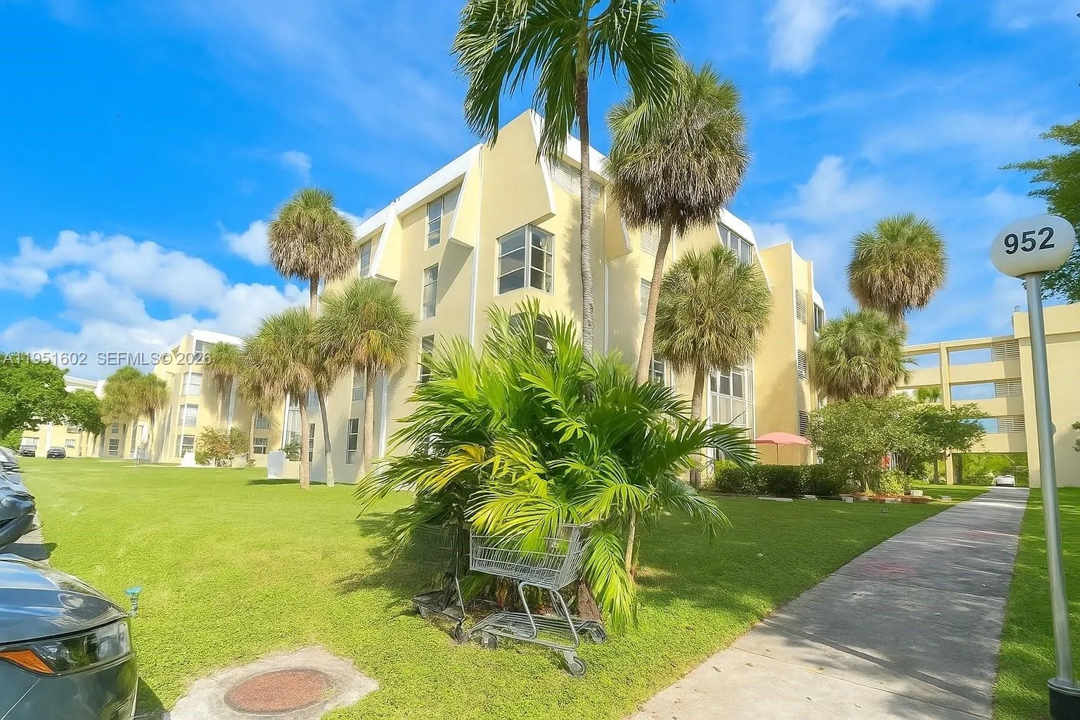 950 Ne 199th St 2h, Miami, Florida 33179, Miami, Florida 33179, 2 Bedrooms Bedrooms, ,2 BathroomsBathrooms,Residential,For Sale,950 Ne 199th St 2h, Miami, Florida 33179,A11951602