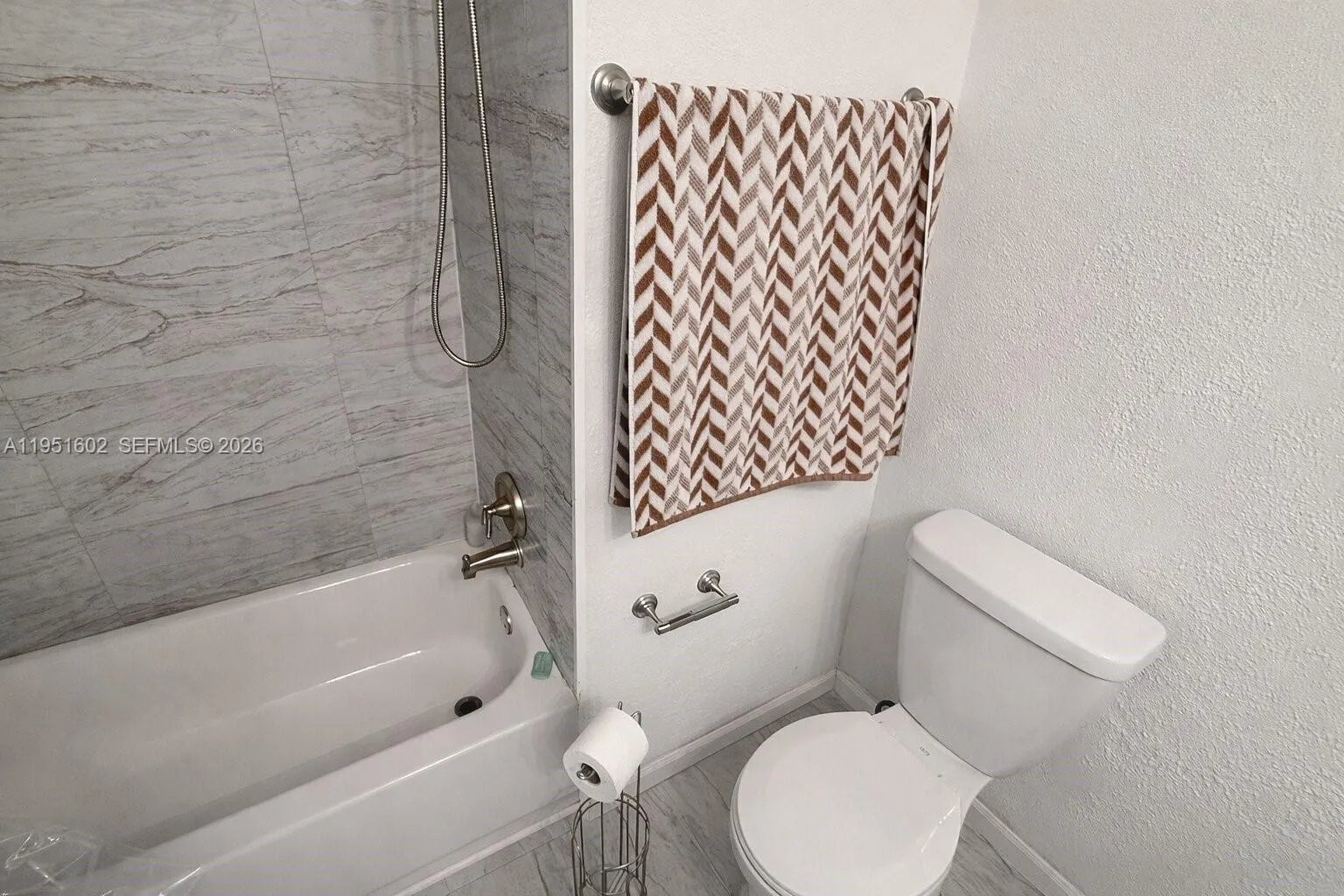 950 Ne 199th St 2h, Miami, Florida 33179, Miami, Florida 33179, 2 Bedrooms Bedrooms, ,2 BathroomsBathrooms,Residential,For Sale,950 Ne 199th St 2h, Miami, Florida 33179,A11951602