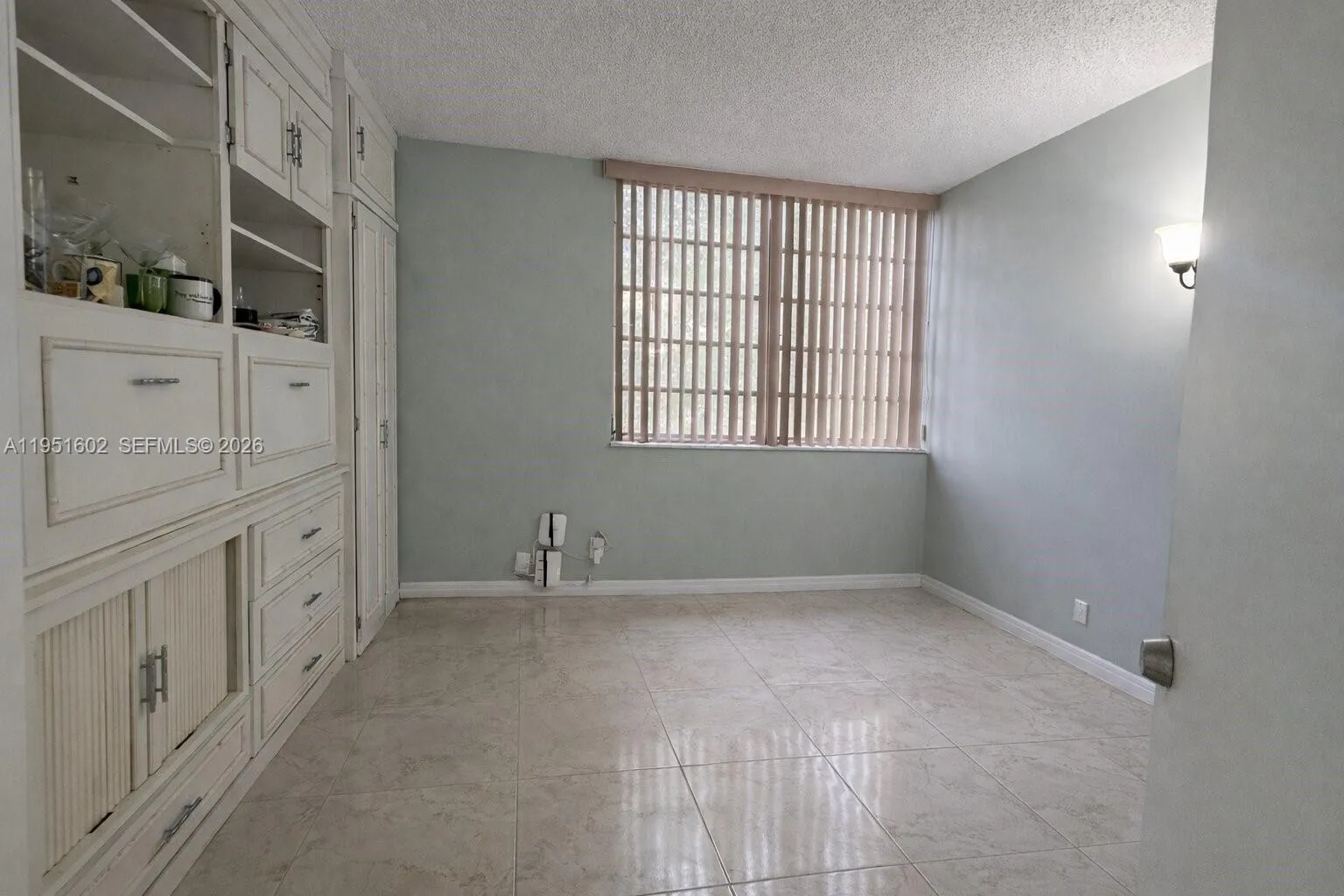 950 Ne 199th St 2h, Miami, Florida 33179, Miami, Florida 33179, 2 Bedrooms Bedrooms, ,2 BathroomsBathrooms,Residential,For Sale,950 Ne 199th St 2h, Miami, Florida 33179,A11951602