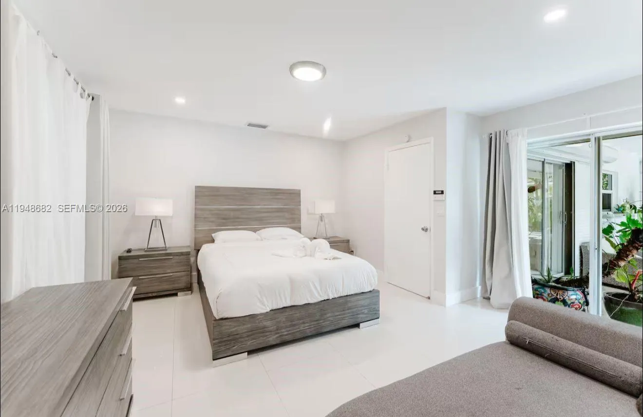 4017 Monroe St 0, Hollywood, Florida 33021, Hollywood, Florida 33021, 4 Bedrooms Bedrooms, ,2 BathroomsBathrooms,Residential Lease,For Rent,4017 Monroe St 0, Hollywood, Florida 33021,A11948682