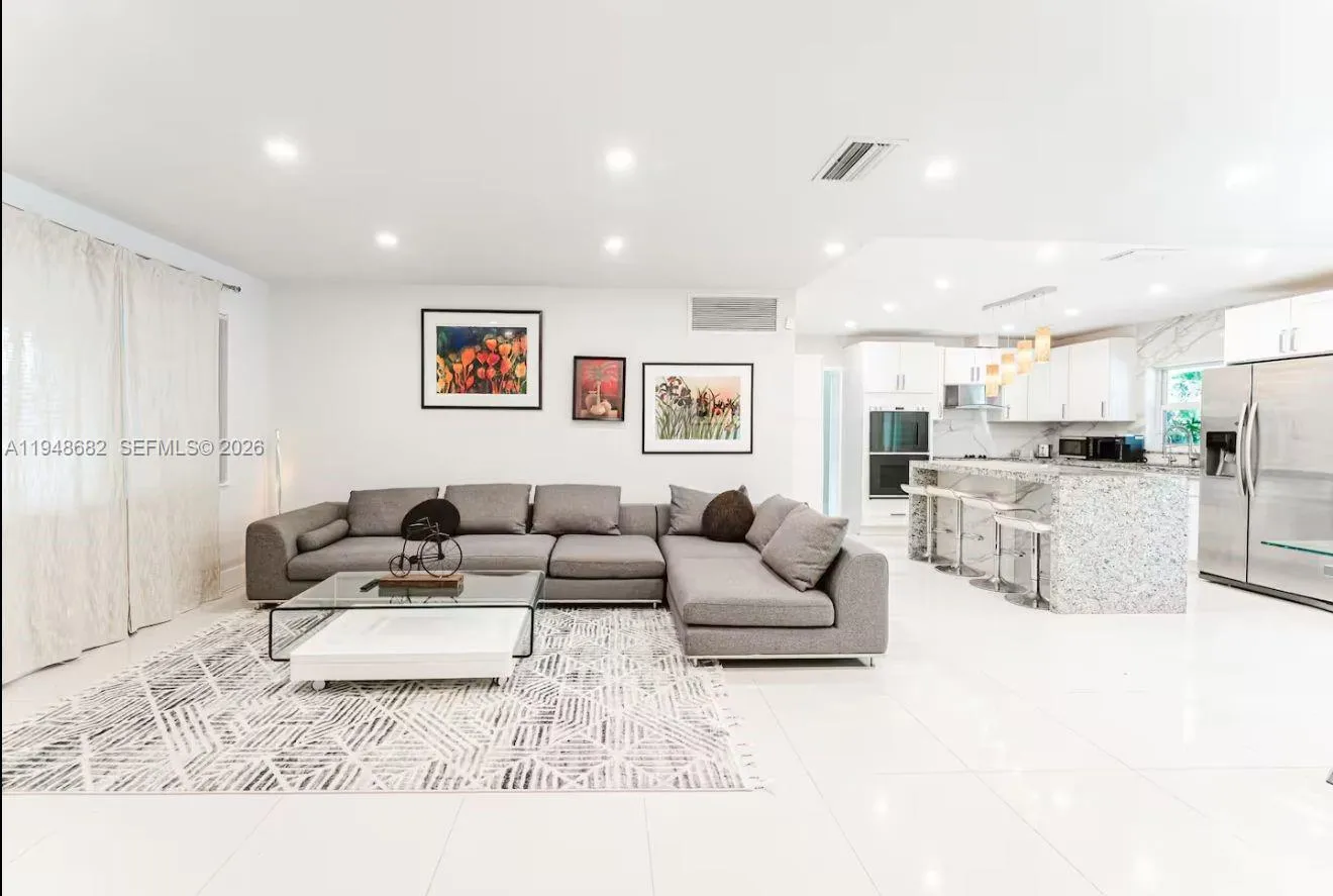 4017 Monroe St 0, Hollywood, Florida 33021, Hollywood, Florida 33021, 4 Bedrooms Bedrooms, ,2 BathroomsBathrooms,Residential Lease,For Rent,4017 Monroe St 0, Hollywood, Florida 33021,A11948682