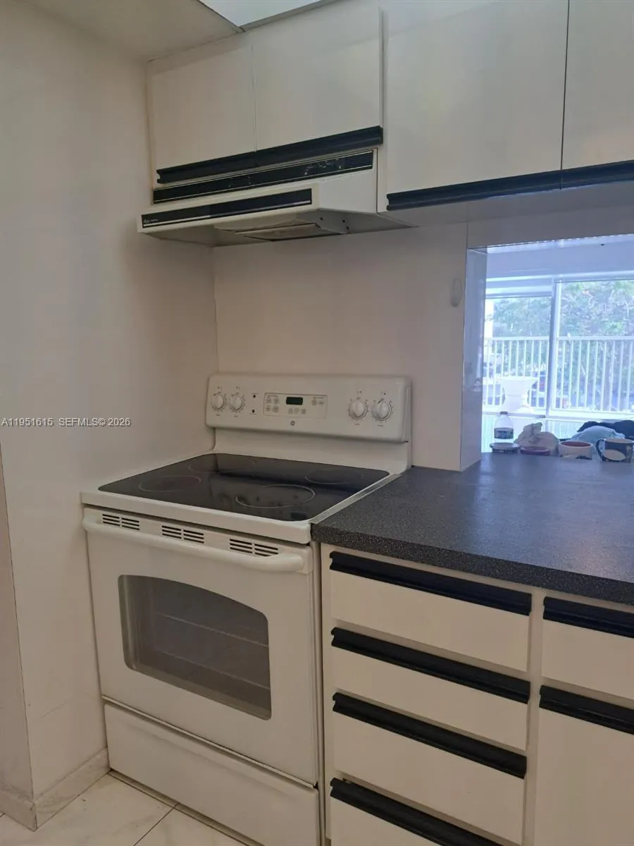 330 Se 2nd St 305h, Hallandale Beach, Florida 3300, Hallandale Beach, Florida 33009, 2 Bedrooms Bedrooms, ,2 BathroomsBathrooms,Residential Lease,For Rent,330 Se 2nd St 305h, Hallandale Beach, Florida 3300,A11951615