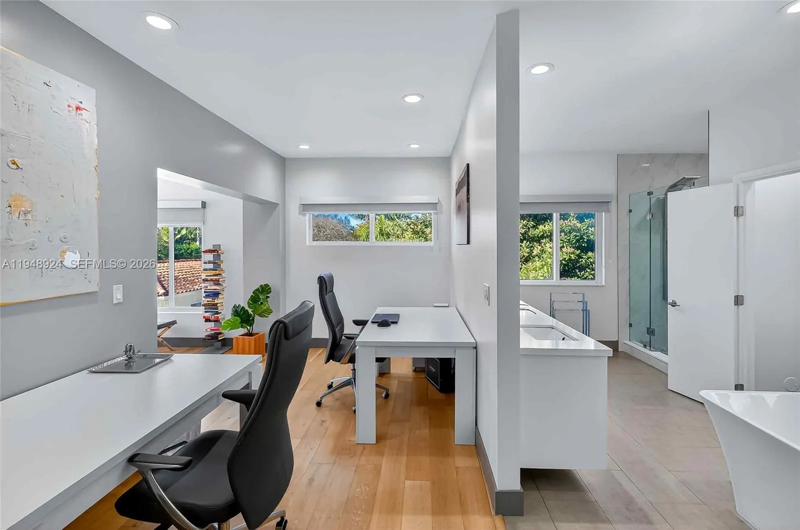 OFFICE SPACE/SITTING SPACE IN PRIMARY