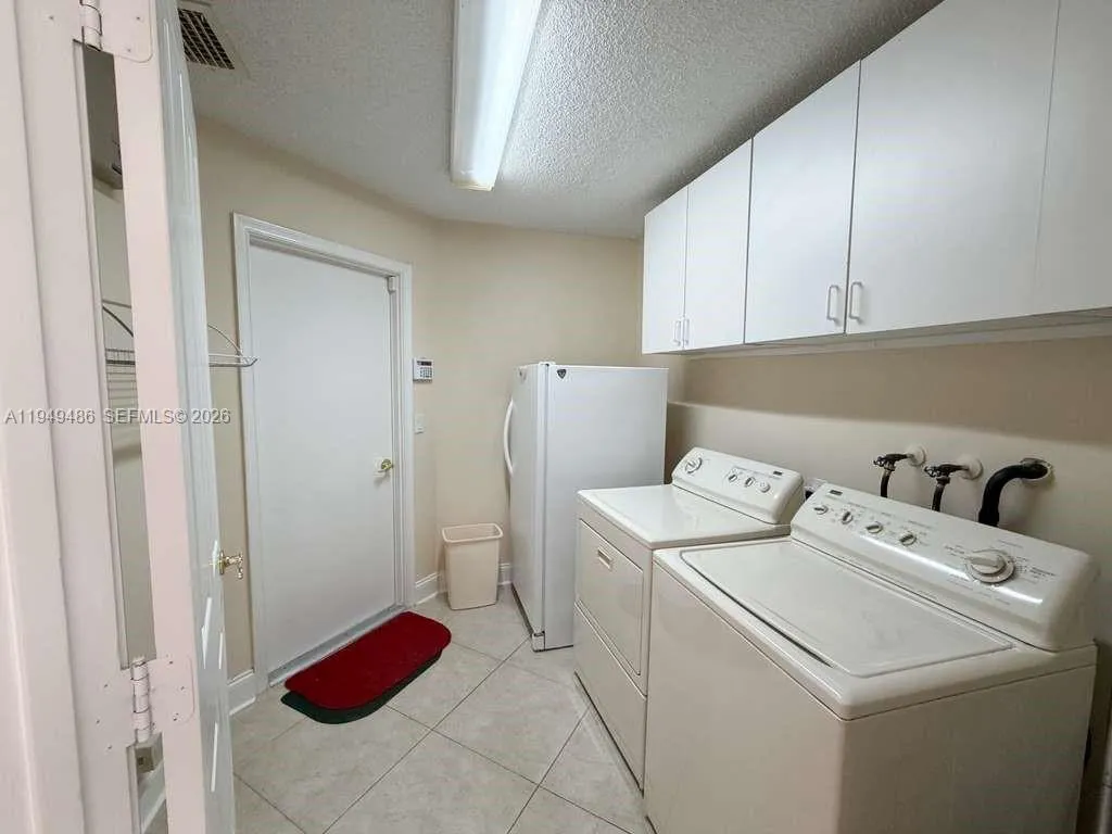 3279 Huntington, Weston, Florida 33332, Weston, Florida 33332, 4 Bedrooms Bedrooms, ,3 BathroomsBathrooms,Residential Lease,For Rent,3279 Huntington, Weston, Florida 33332,A11949486