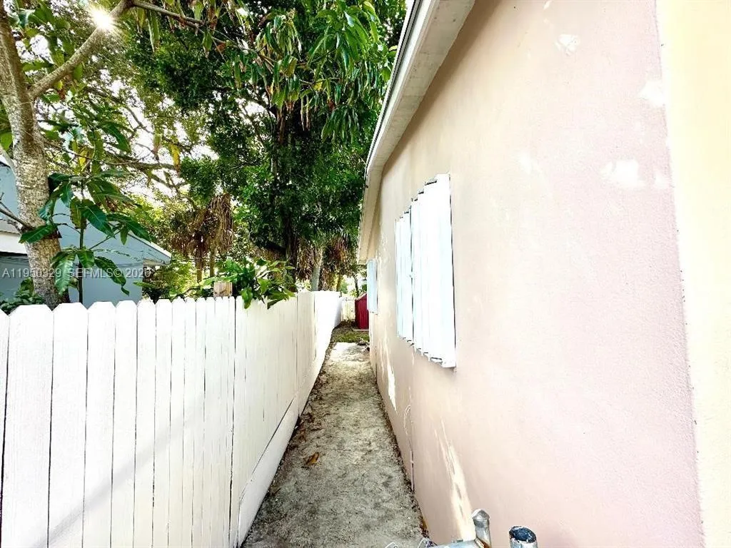 525 Nw 15th Ter, Fort Lauderdale, Florida 33311, Fort Lauderdale, Florida 33311, 3 Bedrooms Bedrooms, ,2 BathroomsBathrooms,Residential,For Sale,525 Nw 15th Ter, Fort Lauderdale, Florida 33311,A11950329