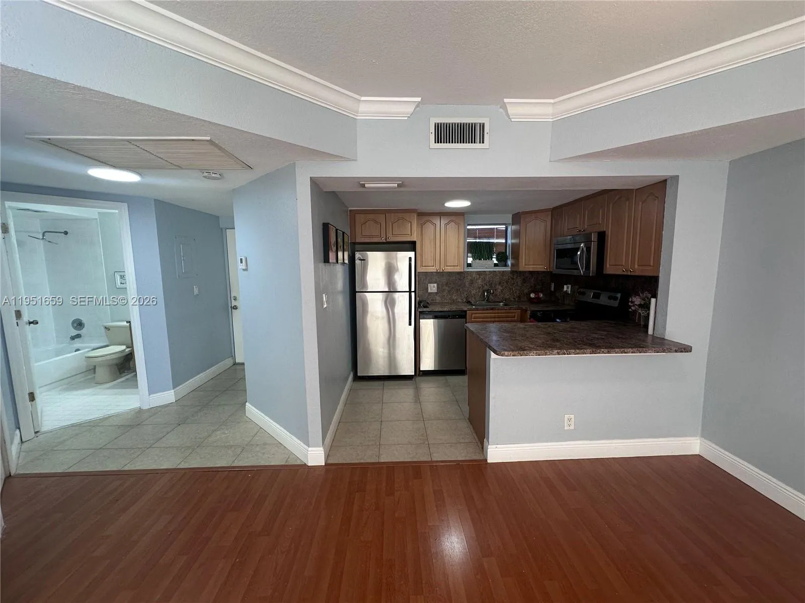 8290 Lake Dr 502, Doral, Florida 33166, Doral, Florida 33166, 1 Bedroom Bedrooms, ,1 BathroomBathrooms,Residential Lease,For Rent,8290 Lake Dr 502, Doral, Florida 33166,A11951659