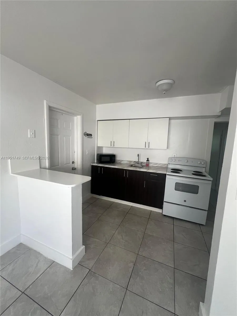 16031 Ne 18th Pl 1b, North Miami Beach, Florida 33, North Miami Beach, Florida 33162, 1 Bedroom Bedrooms, ,1 BathroomBathrooms,Residential Lease,For Rent,16031 Ne 18th Pl 1b, North Miami Beach, Florida 33,A11951749