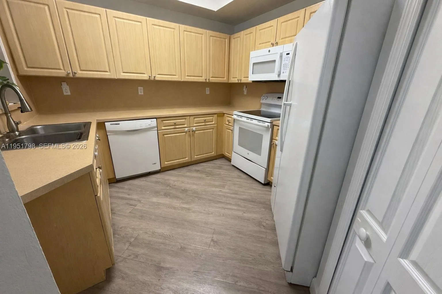 8826 W Flagler St 112, Miami, Florida 33174, Miami, Florida 33174, 3 Bedrooms Bedrooms, ,2 BathroomsBathrooms,Residential,For Sale,8826 W Flagler St 112, Miami, Florida 33174,A11951798