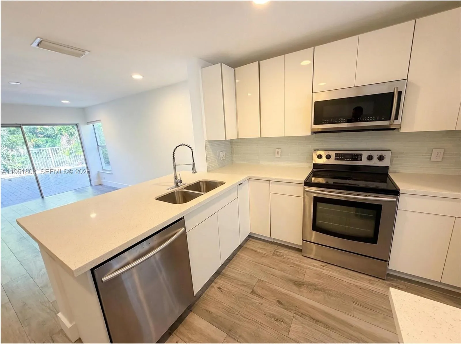 1145 W Lake St, Hollywood, Florida 33019, Hollywood, Florida 33019, 3 Bedrooms Bedrooms, 10 Rooms Rooms,2 BathroomsBathrooms,Residential,For Sale,1145 W Lake St, Hollywood, Florida 33019,A11951808