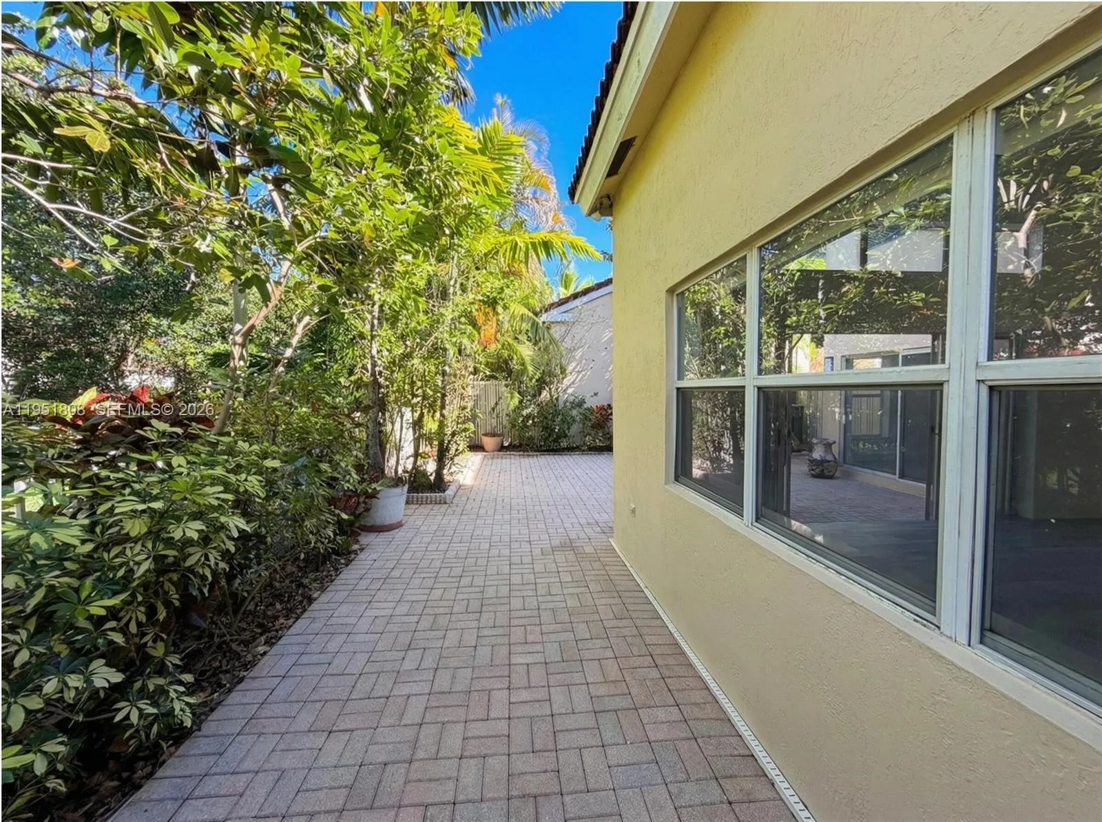 1145 W Lake St, Hollywood, Florida 33019, Hollywood, Florida 33019, 3 Bedrooms Bedrooms, 10 Rooms Rooms,2 BathroomsBathrooms,Residential,For Sale,1145 W Lake St, Hollywood, Florida 33019,A11951808