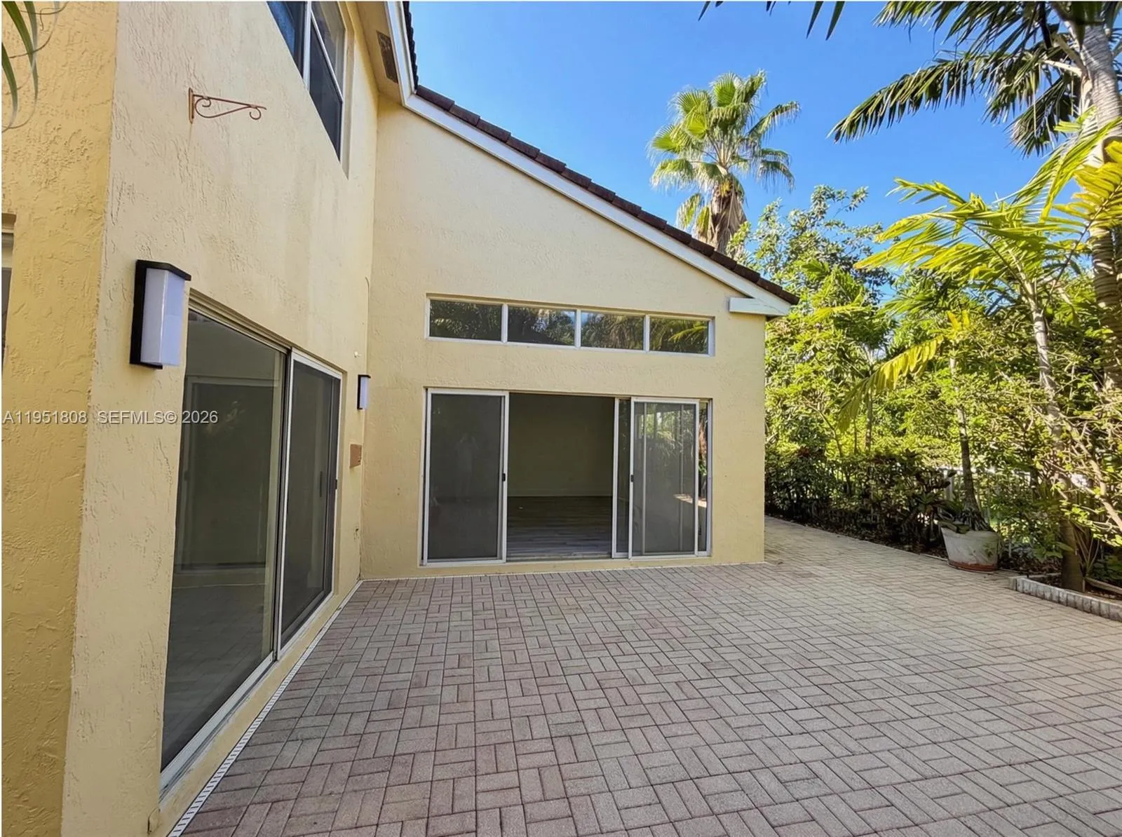 1145 W Lake St, Hollywood, Florida 33019, Hollywood, Florida 33019, 3 Bedrooms Bedrooms, 10 Rooms Rooms,2 BathroomsBathrooms,Residential,For Sale,1145 W Lake St, Hollywood, Florida 33019,A11951808