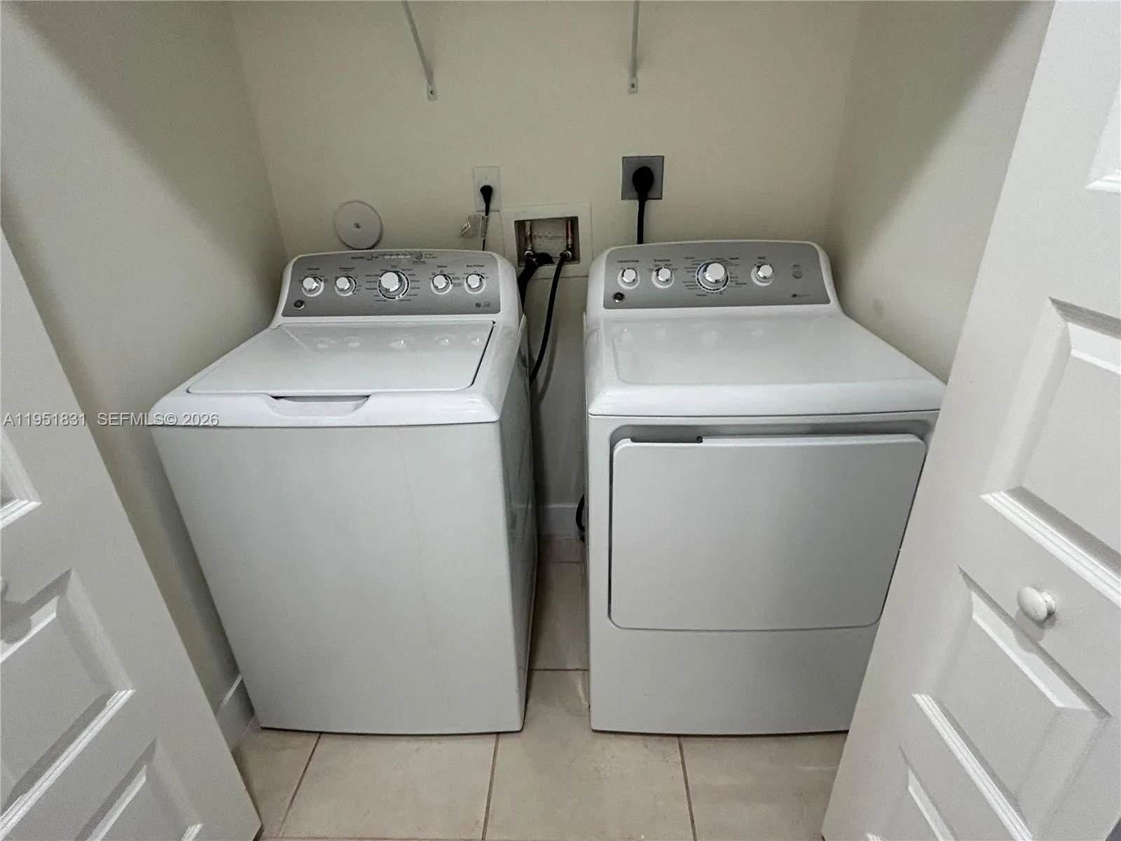 9113 Nw 159th St 9113, Miami Lakes, Florida 33018, Miami Lakes, Florida 33018, 3 Bedrooms Bedrooms, ,2 BathroomsBathrooms,Residential Lease,For Rent,9113 Nw 159th St 9113, Miami Lakes, Florida 33018,A11951831
