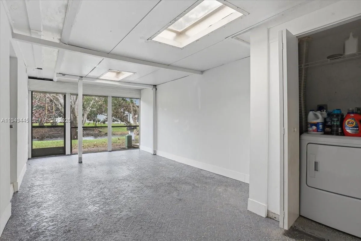 8615 Bridle Path Ct, Davie, Florida 33328, Davie, Florida 33328, 3 Bedrooms Bedrooms, ,2 BathroomsBathrooms,Residential,For Sale,8615 Bridle Path Ct, Davie, Florida 33328,A11949445